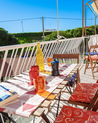 Apartment Fernanda - Levanto: Ciel, Table, Propriété, Meubles, Chaise, Arbre, Mobilier De Jardin, Bois, Tableau De Plein Air, Loisir