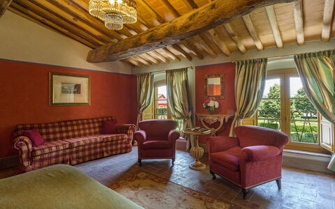 Villa Guasperini: Meubles, Propriété, Confort, Bois, Design Intérieur, Éclairage, Sol, Cadre, Salon, Bâtiment