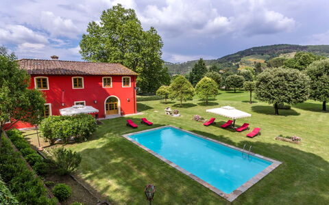 Villa Guasperini: Nuage, Bâtiment, Plante, Ciel, Propriété, Fenêtre, Arbre, La Nature, Maison, L'Eau
