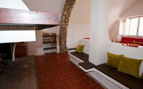 Holiday Home Giannella: Propriété, Fenêtre, Bois, Bâtiment, Sol, Sol, Salon, Confort, Dur, Immobilier