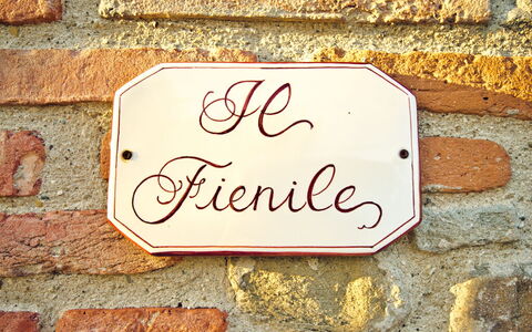 Il Fienile Holiday Home: Propriété, Rectangle, Bois, Jaune, Police De Caractère, Brique, Matériel De La Propriété, Brickwork