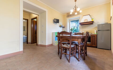 Il Fienile Holiday Home: Table, Meubles, Plante D'Appartement, Bois, Éclairage, Design Intérieur, Bâtiment, Chaise, Salle, Sol