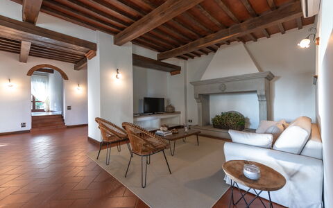 Le Due Ville: Canapé, Table, Propriété, Meubles, Bois, Design Intérieur, Éclairage, Fenêtre, Salon, Sol