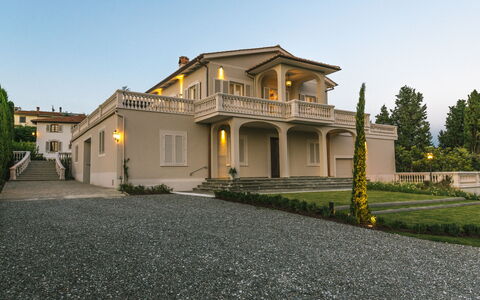 Le Due Ville: Ciel, Plante, Bâtiment, Propriété, Fenêtre, Arbre, Maison, Porte, Façade, Surface De La Route