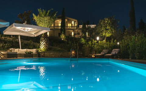 Le Due Ville: L'Eau, Plante, Propriété, Bâtiment, Lumière, Piscine, La Nature, Bleu Azur, Bleu, Arbre