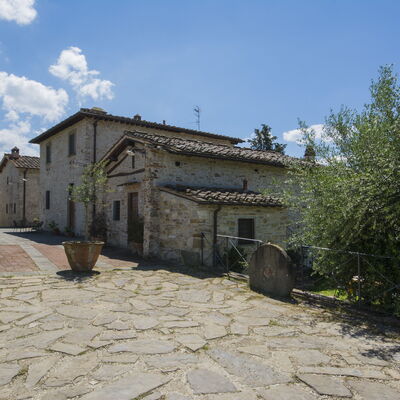 Borgo Delle Fonti: Plante, Ciel, Fenêtre, Bâtiment, Nuage, Maison, Lot Terre, Surface De La Route, Chalet, Arbre