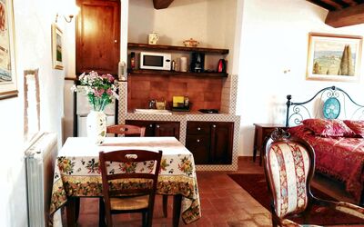 Viola: Meubles, Propriété, Cabinetry, Cadre, Table, Bâtiment, Bois, Confort, Design Intérieur, Salon