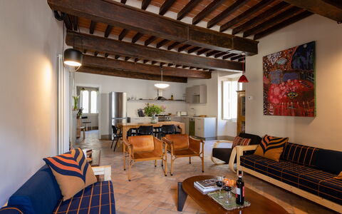 Appartamento Palei: Table, Meubles, Propriété, Canapé, Bois, Chaise, Architecture, Plante, Sol, Design Intérieur