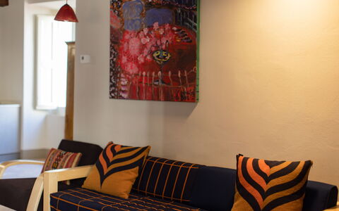 Appartamento Palei: Meubles, Propriété, Produit, Confort, Orange, Textile, Bois, Canapé, Design Intérieur, Fenêtre