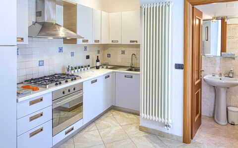 Apartments Mafalda - Levanto: Cabinetry, Propriété, Meubles, Comptoir, Évier, Appareil De Cuisine, Cuisinière, Salle De Bains, Robinet