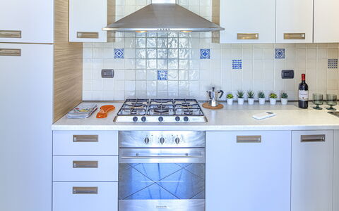 Apartments Mafalda - Levanto: Cabinetry, Comptoir, Produit, Cuisinière, Cuisine, Architecture, Design Intérieur, Gaz Poele, Appareil De Cuisine, Sol