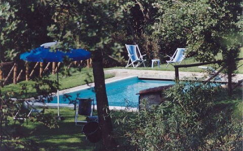 Le Piane: L'Eau, Plante, Piscine, Mobilier De Jardin, Arbre, Ombre, Chaise, Loisir, Herbe, Immobilier