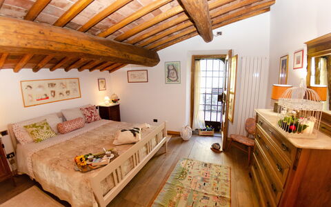 Le Piane: Propriété, Meubles, Cadre, Table, Bâtiment, Fenêtre, Canapé, Design Intérieur, Bois, Éclairage