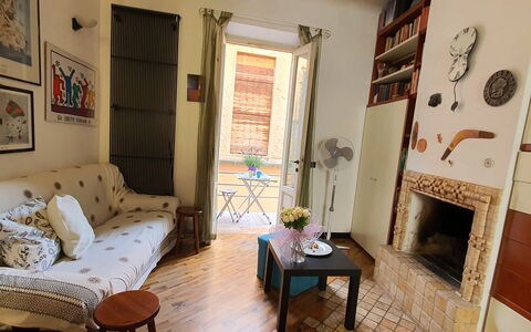 Lucida: Table, Propriété, Cadre, Vert, Canapé, Design Intérieur, Bois, Salon, Sol, Maison