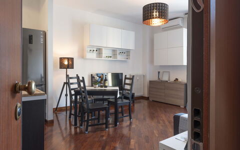 Novoli Suite Apartment: Table, Meubles, Propriété, Cadre, Canapé, Éclairage, Chaise, Bois, Plante D'Appartement, Design Intérieur