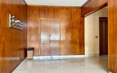 Novoli Suite Apartment: Propriété, Bois, Éclairage, Salle, Porte, Design Intérieur, Sol, Sol, Tache De Bois