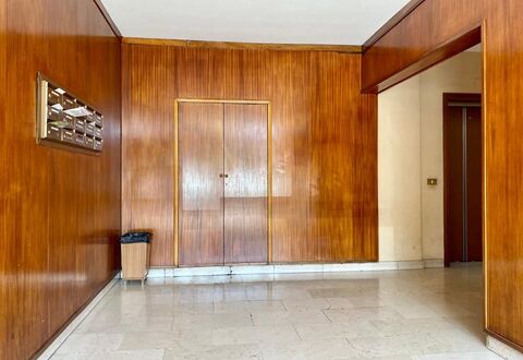 Novoli Suite Apartment: Propriété, Bois, Éclairage, Salle, Porte, Design Intérieur, Sol, Sol, Tache De Bois