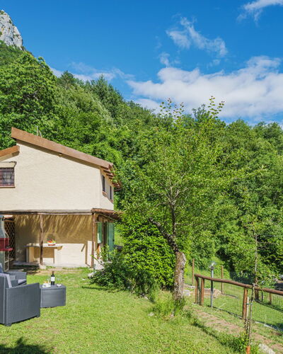 Il Nido: Nuage, Plante, Ciel, Propriété, Bâtiment, Montagne, Paysage Naturel, Arbre, Lot Terre, Maison