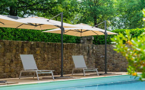 Villa Sant'anna: L'Eau, Plante, Meubles, Propriété, Parapluie, Piscine, Ombre, Arbre, Mobilier De Jardin, Chaise