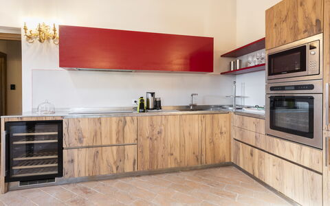 Villa Campestri: Marron, Cabinetry, Comptoir, Appareil De Cuisine, Cuisinière, Électroménager, Cuisine, Bois, Bâtiment, Design Intérieur