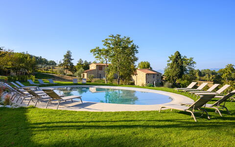 Villa Campestri: L'Eau, Ciel, Plante, Piscine, Arbre, Bâtiment, Paysage Naturel, Architecture, Lot Terre, Ombre