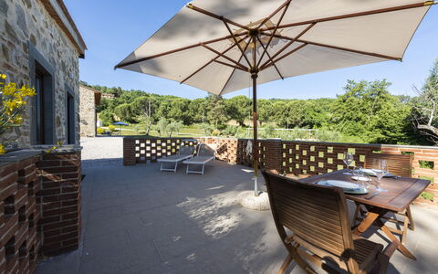 Villa Campestri: Propriété, Meubles, Ciel, Plante, Bâtiment, Table, Ombre, Bois, Design Intérieur, Mobilier De Jardin