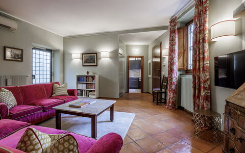 Dimora Fiorentina: Meubles, Cadre, Table, Bâtiment, Bois, Architecture, Canapé, Design Intérieur, Sol, Salle