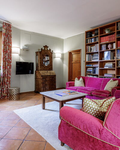 Dimora Fiorentina: Meubles, Bâtiment, Cadre, Table, Bibliothèque, Étagère, Bois, Design Intérieur, Sol, Sol