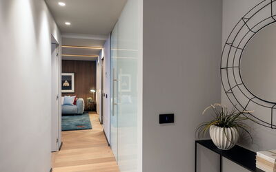 Arts & Crafts Apartments: Confort, Bois, Design Intérieur, Salle, Bâtiment, Sol, Sol, Plante, Immobilier