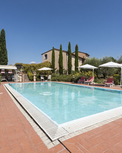 Villa Cevoli: L'Eau, Plante, Piscine, Ciel, Arbre, Rectangle, Chaise, Loisir, Ombre, Composite