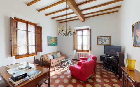 Villa La Cicogna Tuscany: Meubles, Cadre, Propriété, Fenêtre, Table, Canapé, Bâtiment, Bois, Design Intérieur, Éclairage