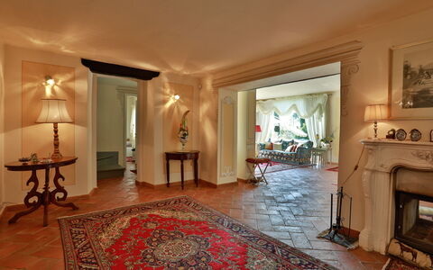 La Quiete: Meubles, Cadre, Bâtiment, Bois, Chaise, Table, Design Intérieur, Sol, Salle, Salon