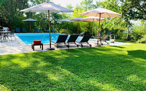 Borgo Al Castello: Plante, Propriété, Meubles, Ombre, Arbre, Mobilier De Jardin, Lot Terre, L'Eau, Parapluie, Loisir