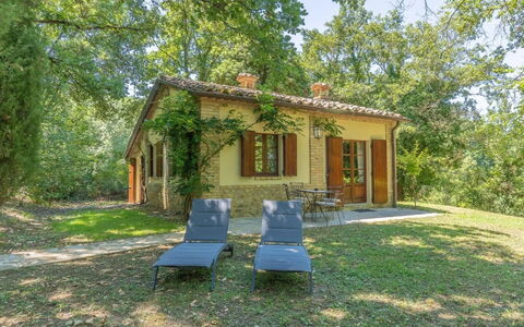 Borgo Al Castello: Plante, Bâtiment, Fenêtre, Arbre, Ombre, Maison, Lot Terre, Loisir, Porte, Espace Public