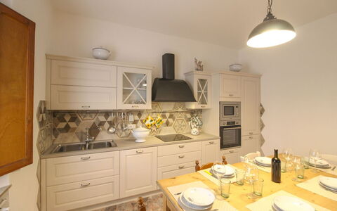 Casa Angela: Meubles, Design Intérieur, Sol, Cuisine, Bois, Sol, Comptoir, Plafond, Luminaire, Pièce