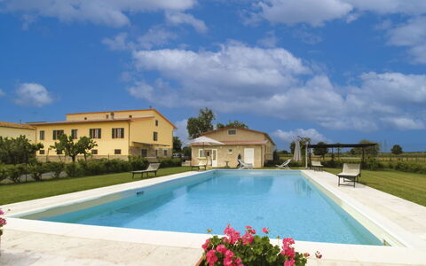 Casa Angela: Piscine, Zone Résidentielle, Recours, Loisir, Thermes, Biens, Mobilier De Jardin, Établissements Humains, Villa, Hacienda