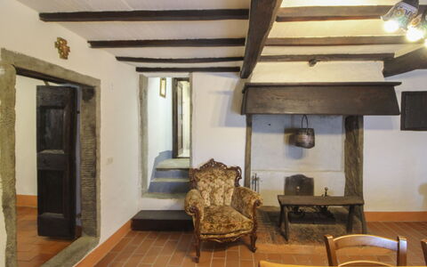 La Casa nel Borgo: Sol, Sol, Pièce, Plafond, Dur, Tache De Bois