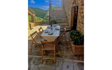 La Casa nel Borgo: Colline, Piscine, Chaîne De Montagnes, Mobilier De Jardin, Eco Hôtel, Dalle, Recours, Crête, Aménagement Paysager, Tropiques