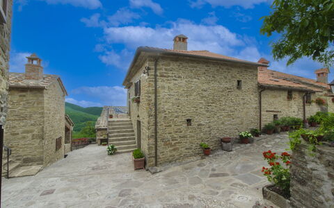 La Casa nel Borgo: Colline, Piscine, Chaîne De Montagnes, Mobilier De Jardin, Eco Hôtel, Dalle, Recours, Crête, Aménagement Paysager, Tropiques