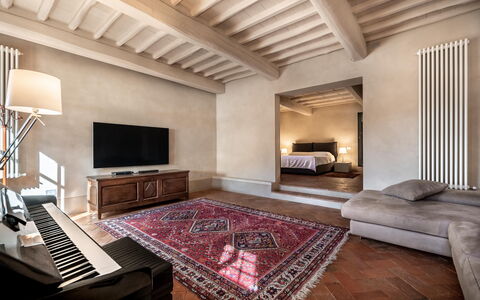 San Tommaso: Meubles, Propriété, Canapé, Confort, Bois, Design Intérieur, Éclairage, Sol, Salon, Sol