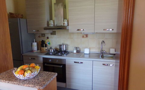 Il Campanile: Comptoir, Cabinetry, Évier, Evier, Bâtiment, Cuisine, Robinet, Bois, Design Intérieur, Appareil De Cuisine