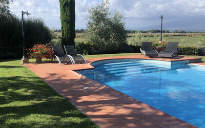 Il Campanile: Nuage, L'Eau, Ciel, Plante, Jour, Propriété, Arbre, Ombre, Architecture, Paysage Naturel