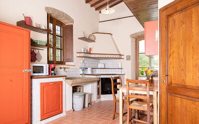 Capanna: Cabinetry, Propriété, Meubles, Comptoir, Cuisine, Design Intérieur, Bois, Architecture, Cuisinière, Sol