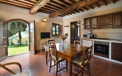 Carro: Table, Meubles, Plante, Bois, Chaise, Fenêtre, Design Intérieur, Sol, Sol, Salon