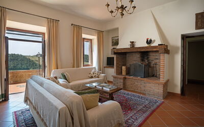 Villa: Meubles, Propriété, Cadre, Fenêtre, Bois, Bleu Azur, Design Intérieur, Éclairage, Salon, Bâtiment