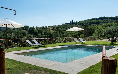 Casa San Piero: L'Eau, Propriété, Plante, Piscine, Ciel, Bleu Azur, Arbre, Ombre, Plan D'Eau, Lot Terre