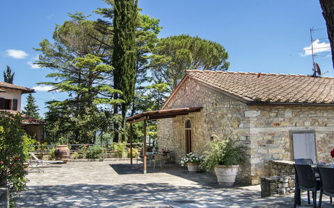Casa San Piero: Plante, Ciel, Bâtiment, Propriété, Fenêtre, Nuage, Arbre, Lot Terre, Maison, Surface De La Route
