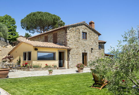 Casa San Piero: Ciel, Plante, Bâtiment, Propriété, Fenêtre, Arbre, Maison, Porte, Herbe, Chalet