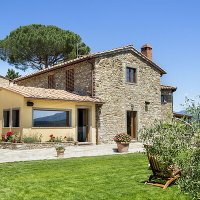 Casa San Piero: Ciel, Plante, Bâtiment, Propriété, Fenêtre, Arbre, Maison, Porte, Herbe, Chalet