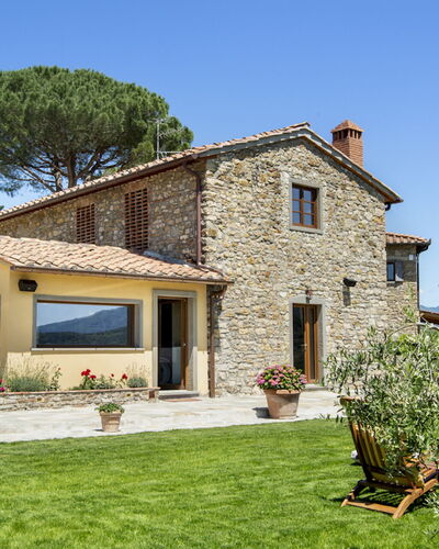 Casa San Piero: Ciel, Plante, Bâtiment, Propriété, Fenêtre, Arbre, Maison, Porte, Herbe, Chalet